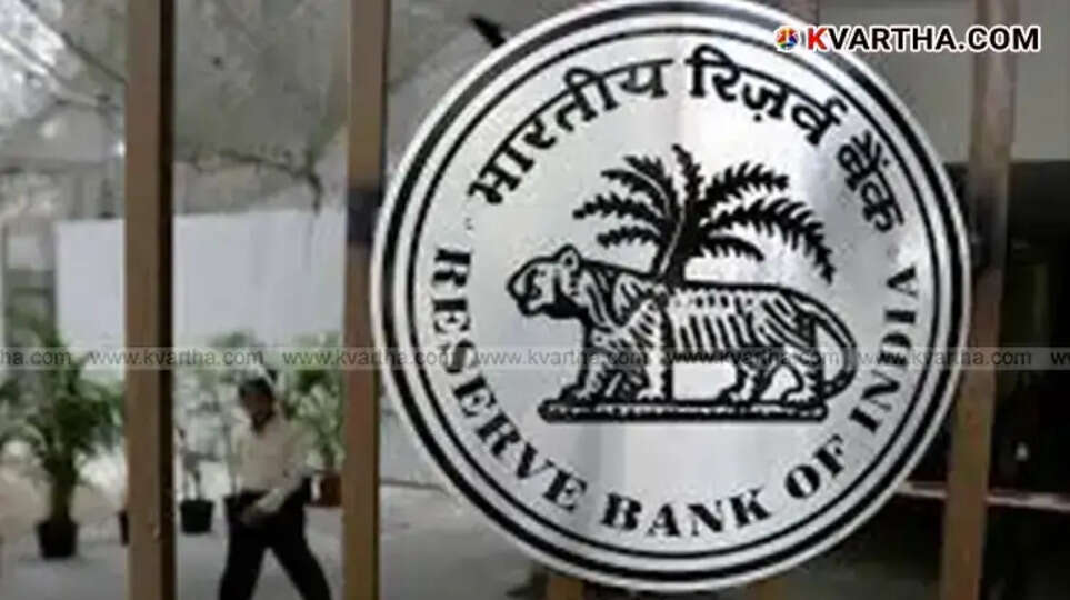 New ₹100, ₹200 currency notes from Reserve Bank featuring Governor Sanjay Malhotra's signature.