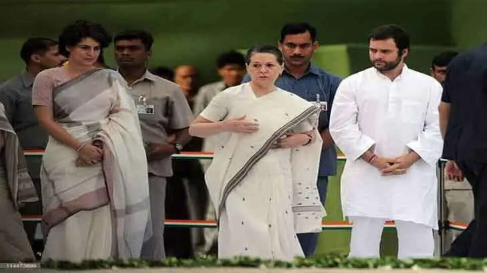 Sonia Gandhi joins Priyanka Gandhi's campaign in Wayanad