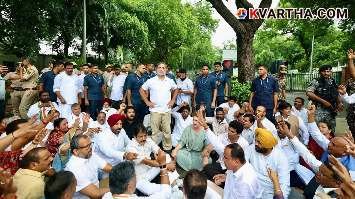 Attack on students is an attack on Indian families; Rahul Gandhi holds dharna in front of PM's residence
