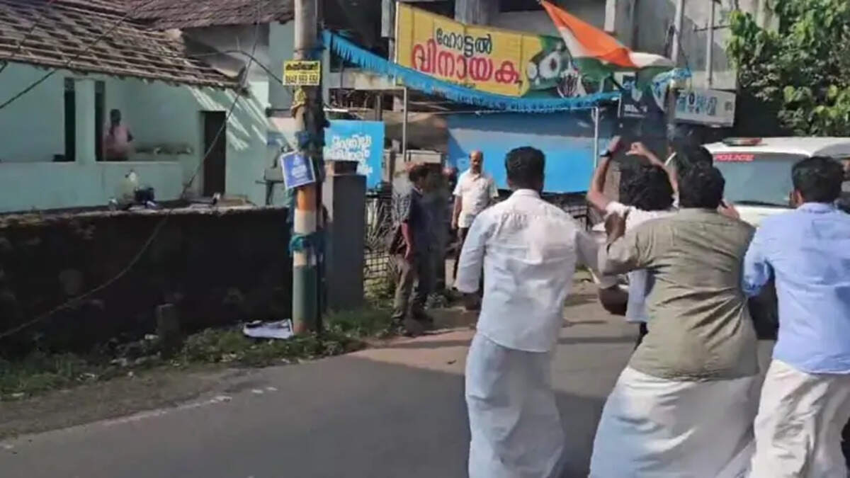  KSU blocks vehicle carrying PP Divya