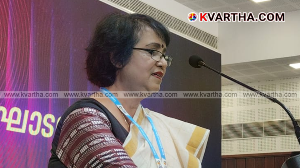 Author Taslima Nasrin delivering her inaugural address at the Kairali Cultural Fest in Kannur.