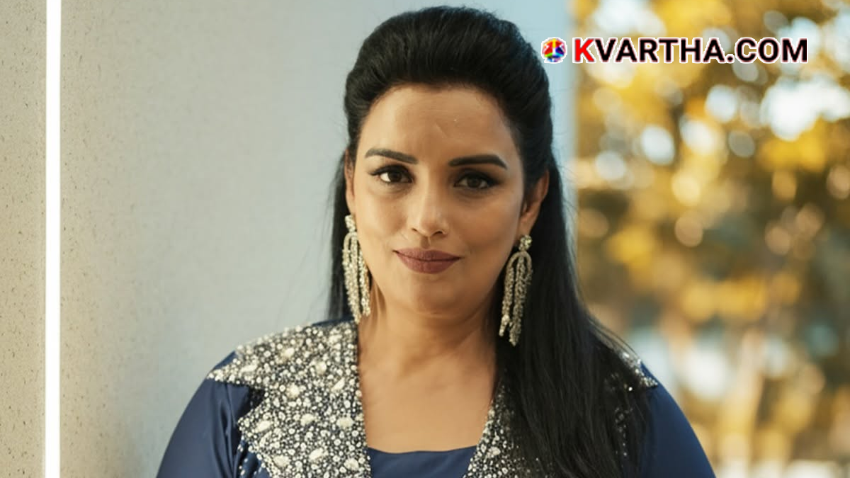  Shweta Menon at the AMMA general body meeting.