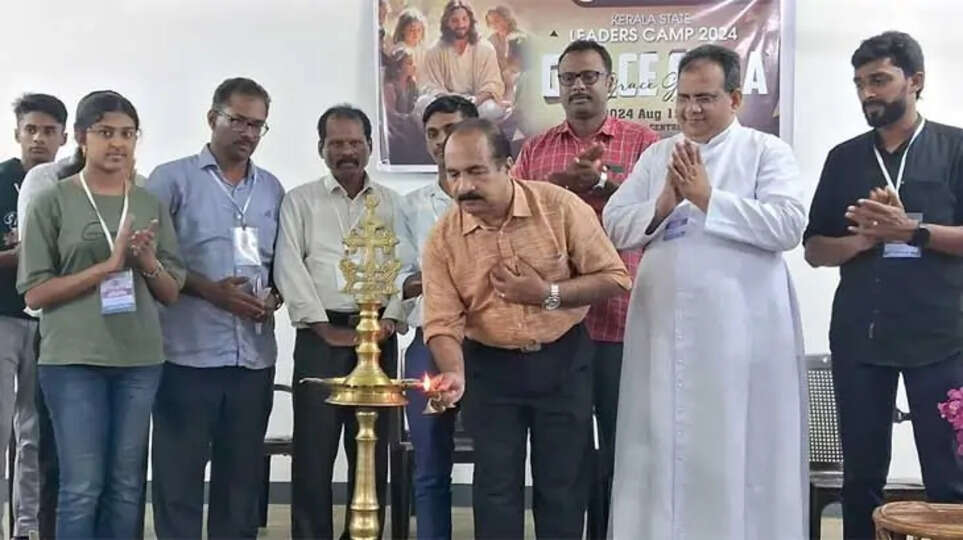 Catholic Leader Urges Youth to Strengthen Family Bonds