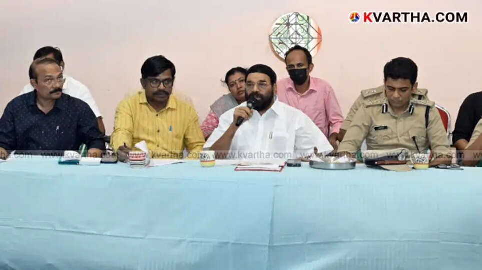 Kerala Devaswom Minister V.N. Vasavan addressing a meeting about Karkidaka Vavu Bali Tharpanam preparations at Thiruvallam temple.