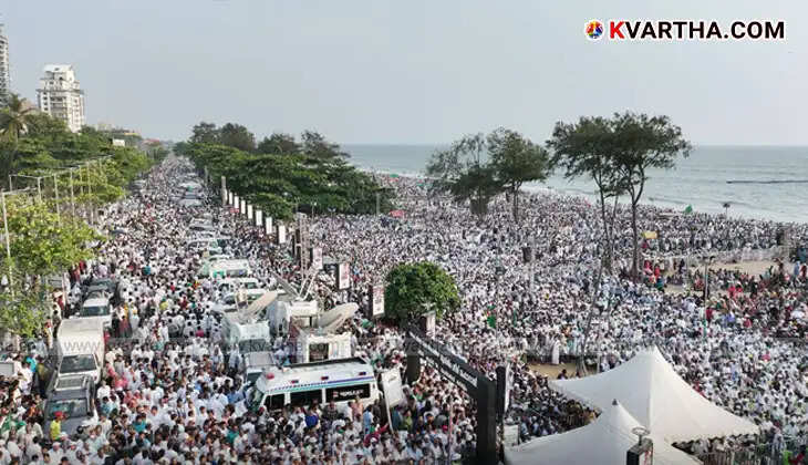 Massive crowd at the Waqf protection rally in Kozhikode.