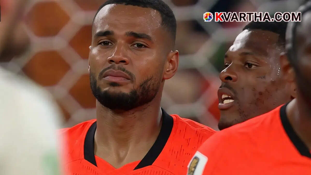 Netherlands teammates consoling an emotional Cody Gakpo