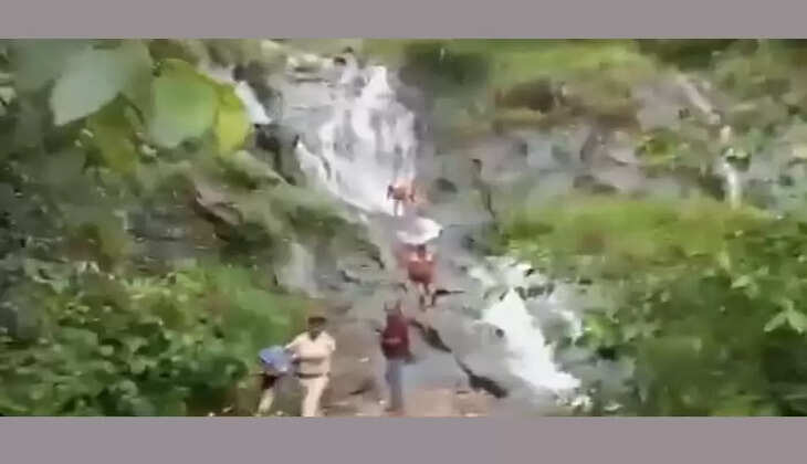 Karnataka Police Punishes Tourists By Confiscating Their Clothes For Defying Ban On Bathing In Waterfall, Karnataka, Police, Punishes, Tourists.