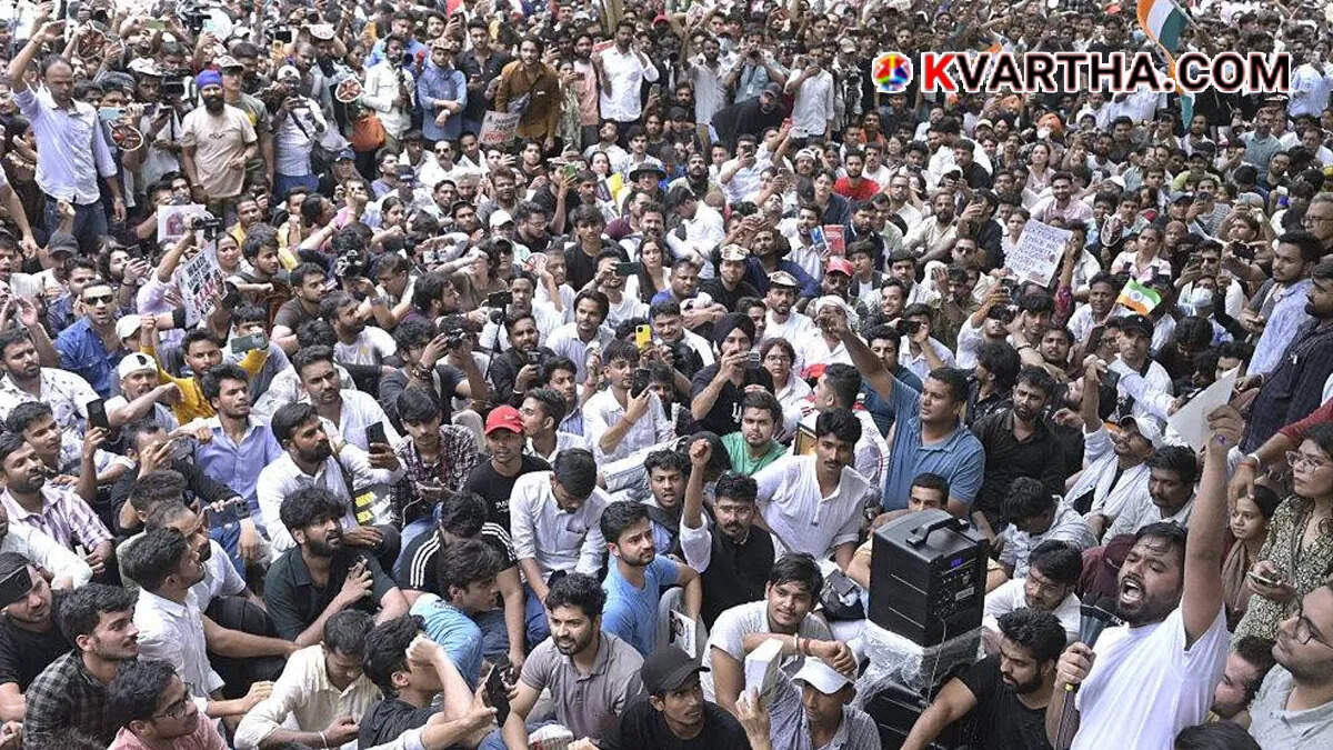  Young students and activists protesting at Jantar Mantar demanding the resignation of the Education Minister