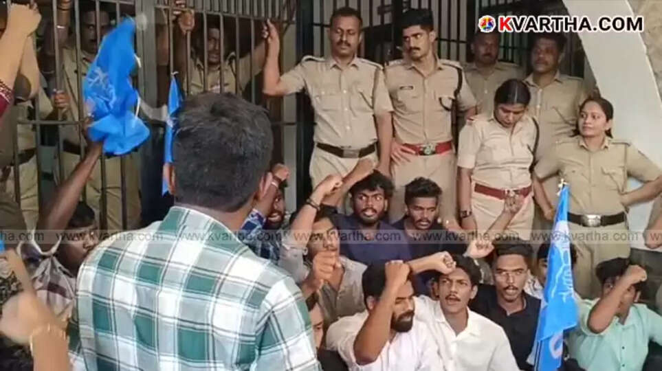 Police prevent KSU activists marching towards Kannur University over question paper leak protest.