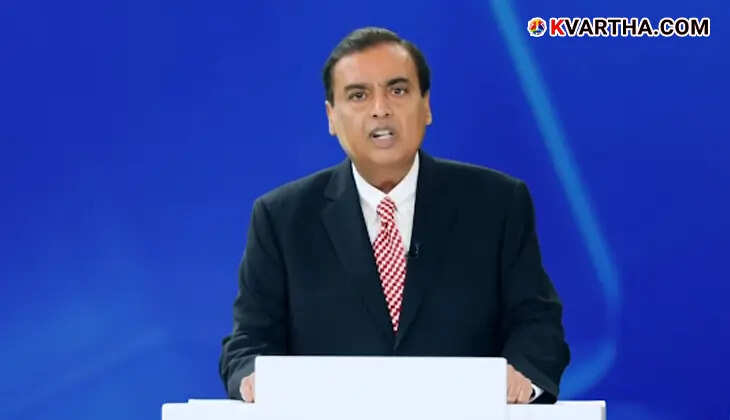 Mukesh Ambani announcing Reliance Jio's IPO.