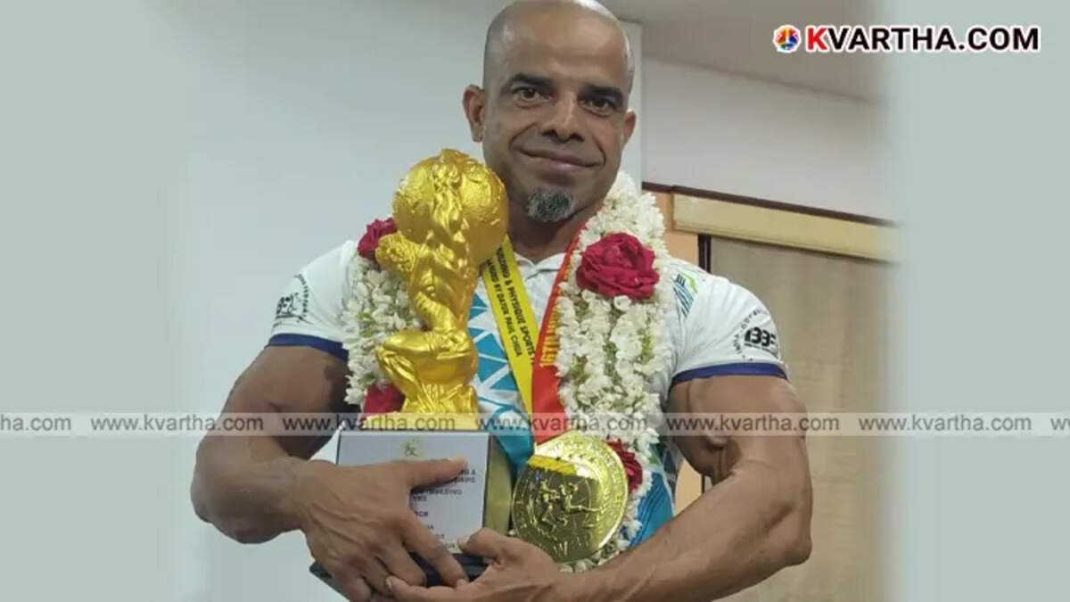 N V Mohandas posing after winning the Mr. World Bodybuilding Championship.