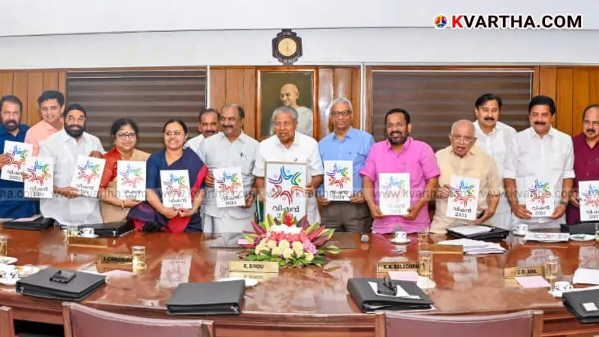 Chief Minister Pinarayi Vijayan launching the Vision 2031 logo.