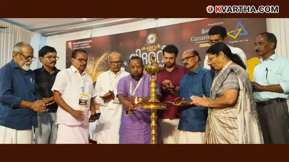 Vidyadharan Master performing at the Literary Fest