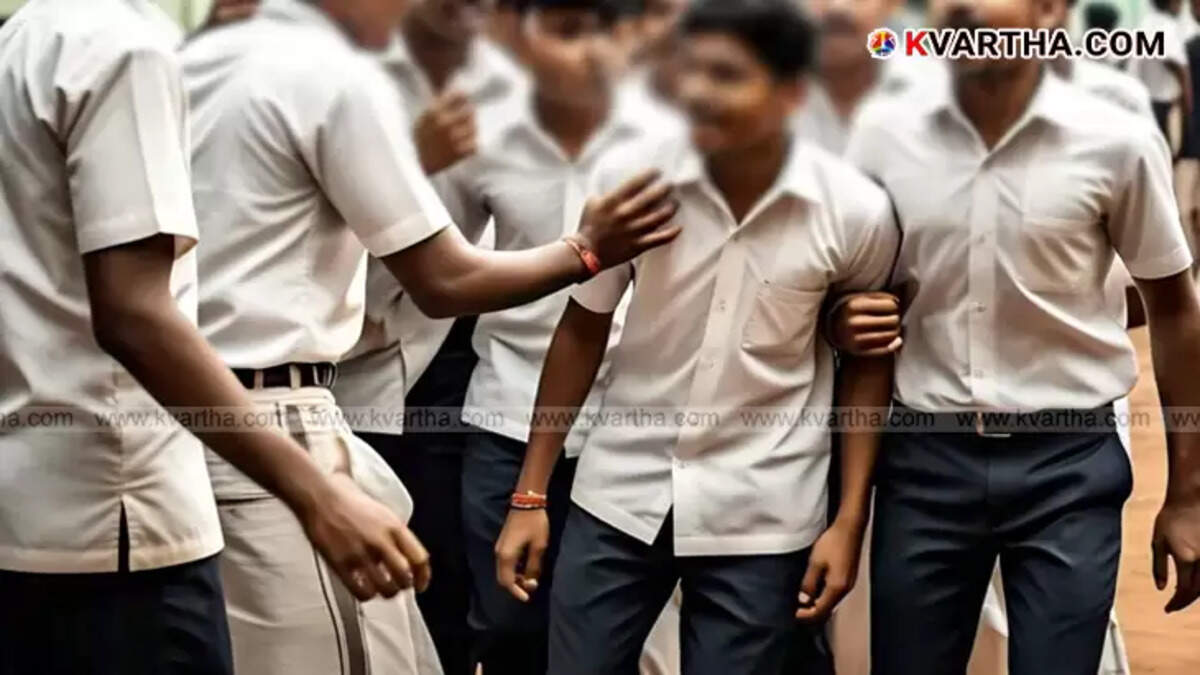  Senior students assaulting a Plus One student in Kannur during ragging.