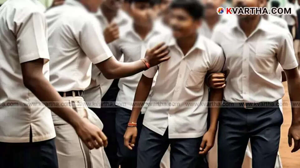 Senior students assaulting a Plus One student in Kannur during ragging.