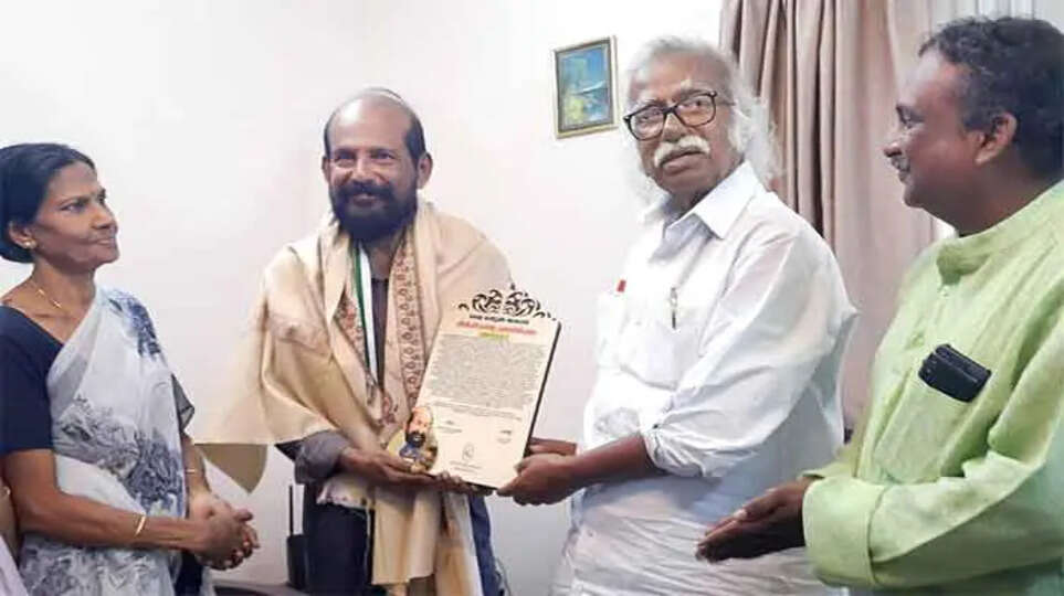 P.N. Divakaran, Kerala Cartoon Academy, cartoonist, Kadannappally Ramachandran, cartoon art, Indian art, Kerala, honors, recognition