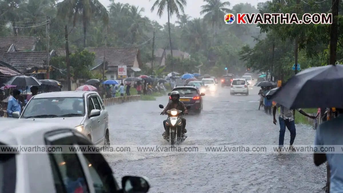 Traffic moving cautiously on a waterlogged road in Kerala during heavy monsoon rainfall