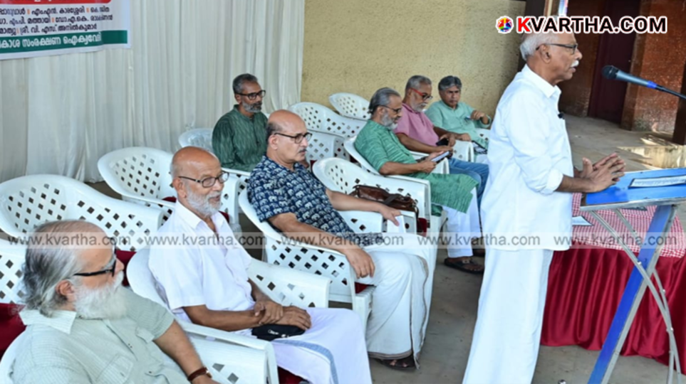 MN Karassery speaking at the inauguration of the civil rights conference in Payyannur.