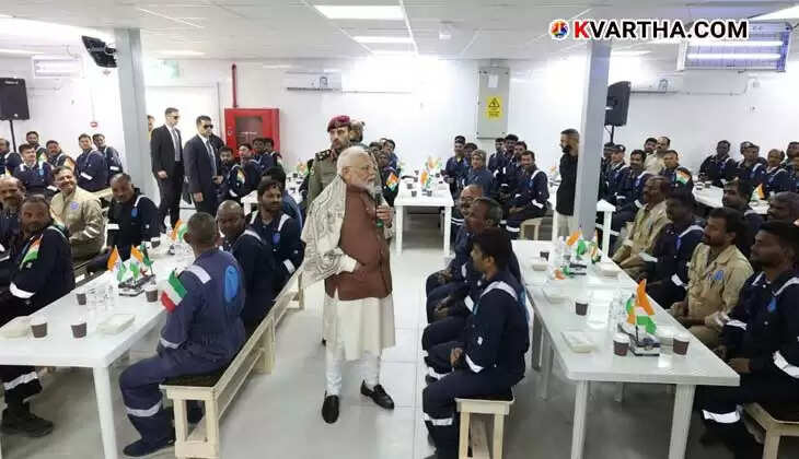Prime Minister Modi interacting with workers in Kuwait