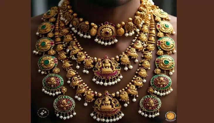 Gold Prices Drop Slightly