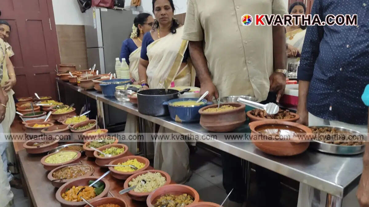 Representational image of a grand traditional Kerala Onam Sadhya with multiple dishes on a banana leaf