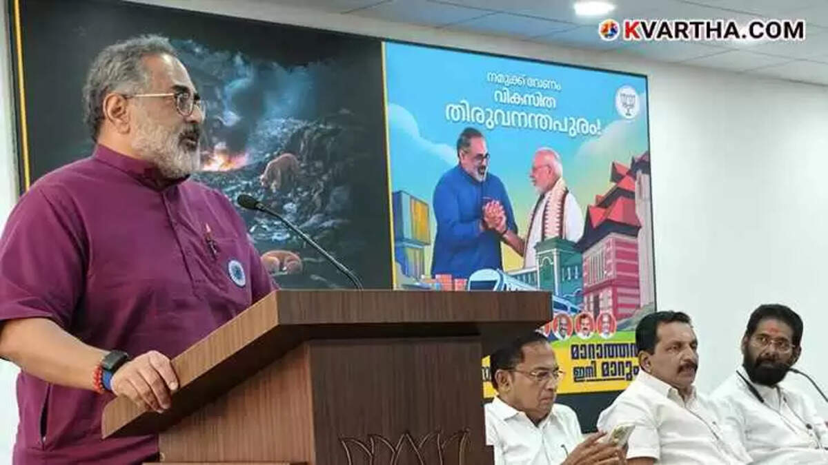 Rajeev Chandrasekhar releasing the NDA Thiruvananthapuram manifesto.