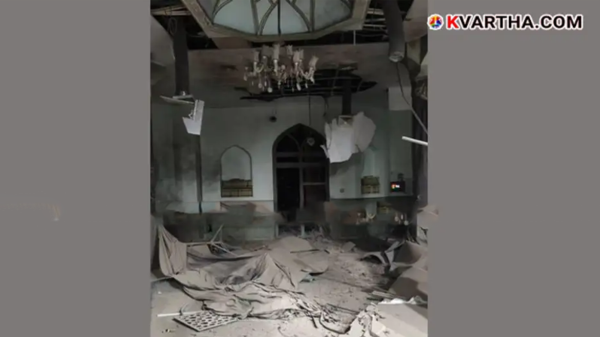 A symbolic scene of the bombing of residential areas in Iran.