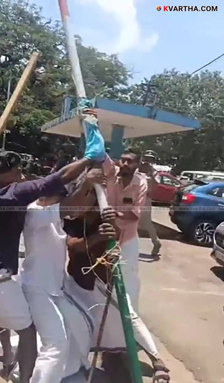 SFI activists protesting in Kannur.
