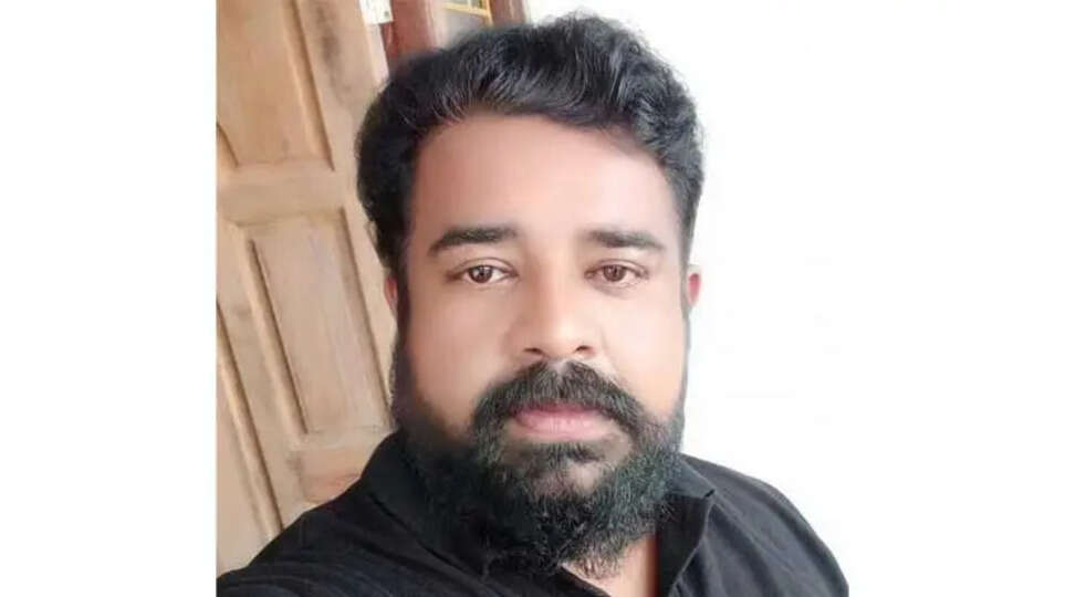 Painter dies after bike collides with electric post