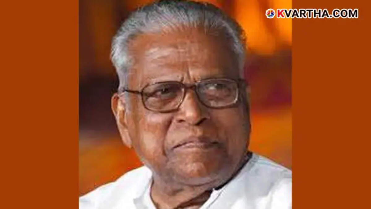 V.S. Achuthanandan leading a protest.