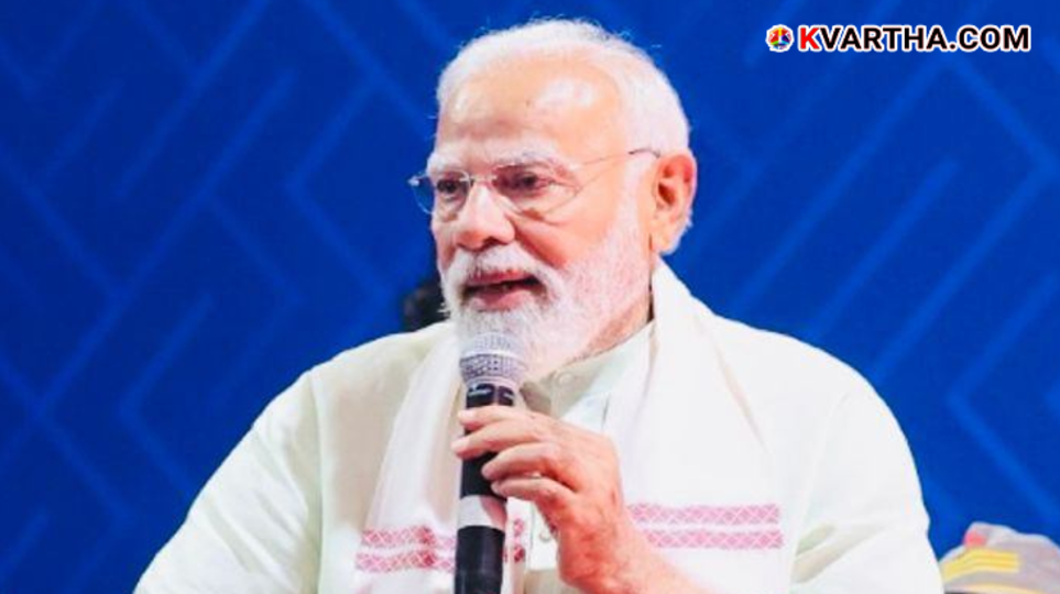 Prime Minister Narendra Modi addressing a public gathering in Telangana.
