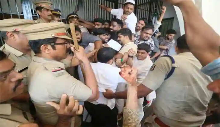 Force was used with the police during the university protest march organized by MSF demanding the publication of undergraduate syllabus, Kannur, News, Protest March, MSF, Police, University, Politics, Kerala News