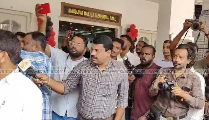 Suresh Gopi ignoring media at Kannur event