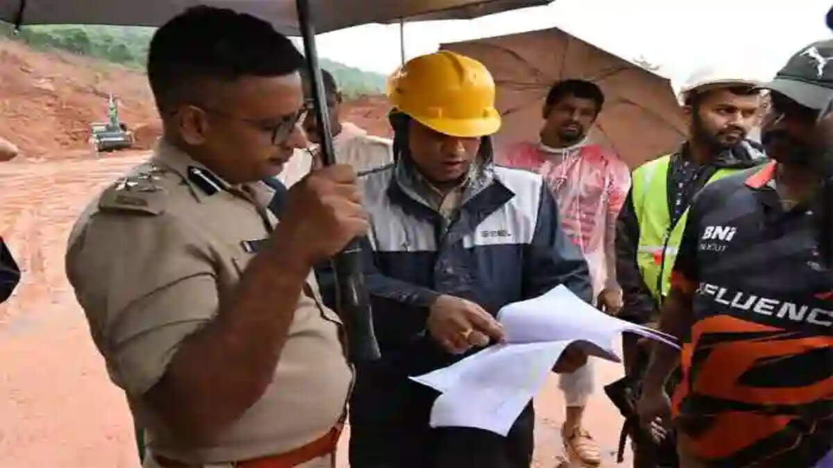 No trace of Arjun's lorry beneath mud covering road, says Karnataka Minister, Bangalore, News, Arjun, Lorry, Missing, Malayalee Man, Army, Rescue Operation, National News