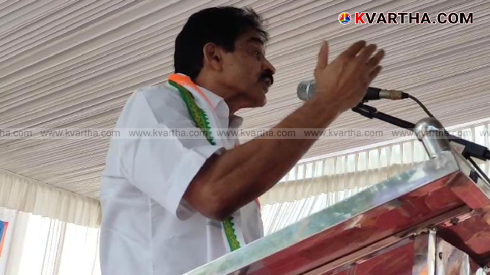 K.C. Venugopal MP inaugurating DCC protest dharna in front of Pariyaram Medical College, Kannur.