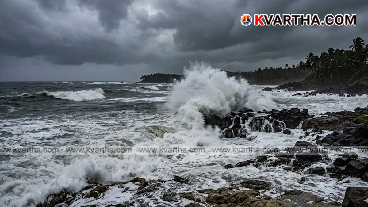 High waves crashing on a Kerala beach due to the Kallakkadal phenomenon