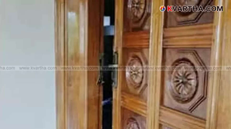 Police investigating the scene of a house robbery in Payyanur, Kerala.
