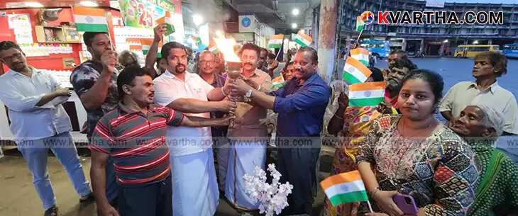 Minister Ramachandran Kadannappally hoisting the national flag at the Kannur Collectorate ground.