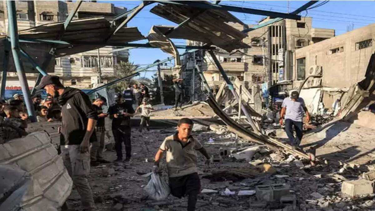 Israeli air strike on Gaza school kills at least 16,&nbsp;16 People, Killed, Israeli, Air Strike, School
