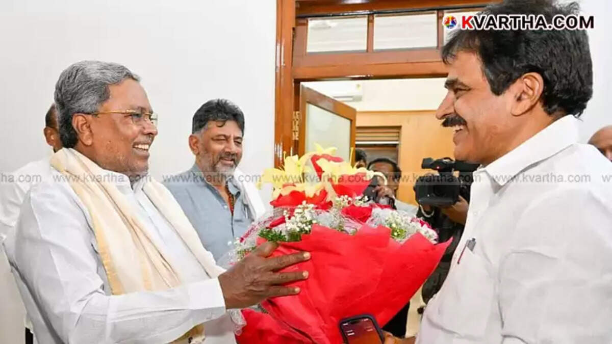 KC Venugopal with Karnataka leaders Siddaramaiah and DK Shivakumar.