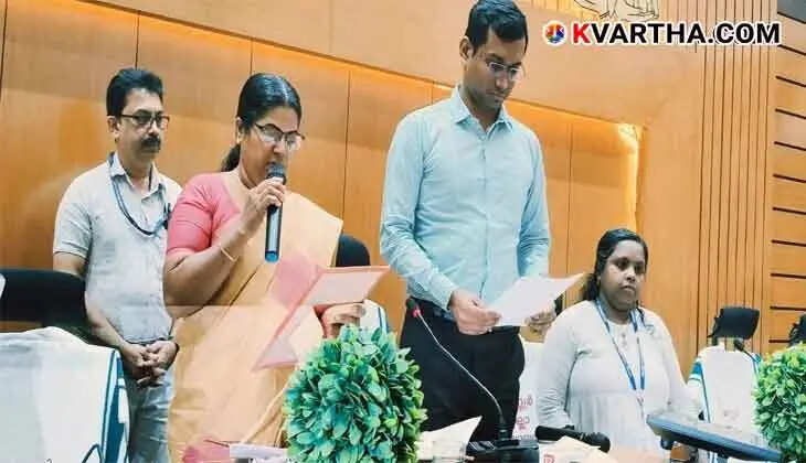 P.P. Divya congratulates new Kannur District Panchayat President