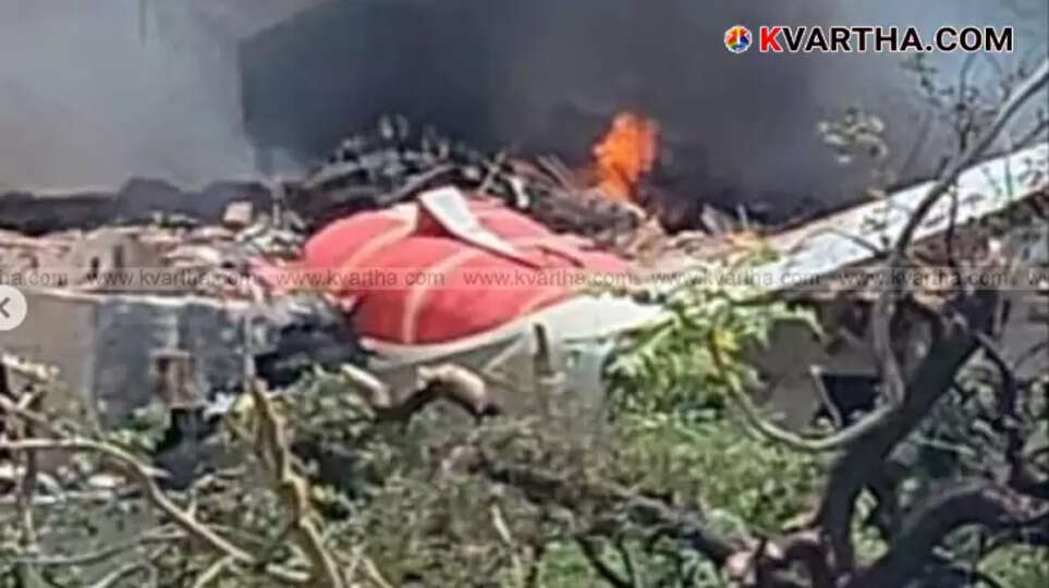 Boeing 787 Dreamliner aircraft in flight, representing advanced aviation technology.