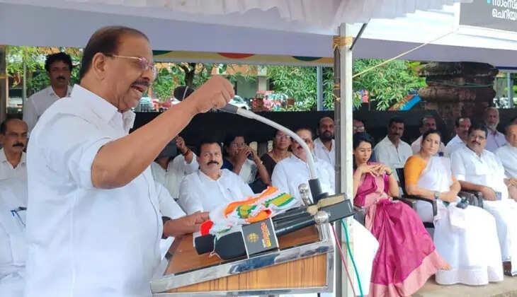 K Sudhakaran_addressing_Congress_protest.jpg,Congress Threatens Protest Over Hema Committee Report Delays