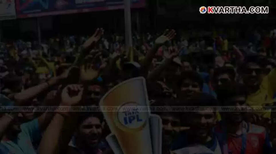 Crowd gathered outside Chinnaswamy Stadium, showing chaotic scene of a stampede.