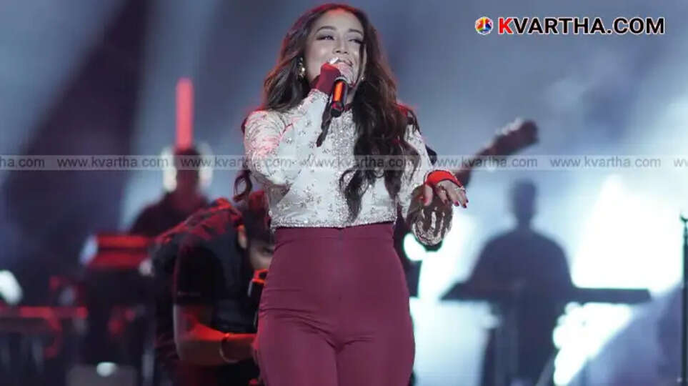 Neha Kakkar Breaks Down on Stage After Late Arrival, Faces Criticism for 'Drama'