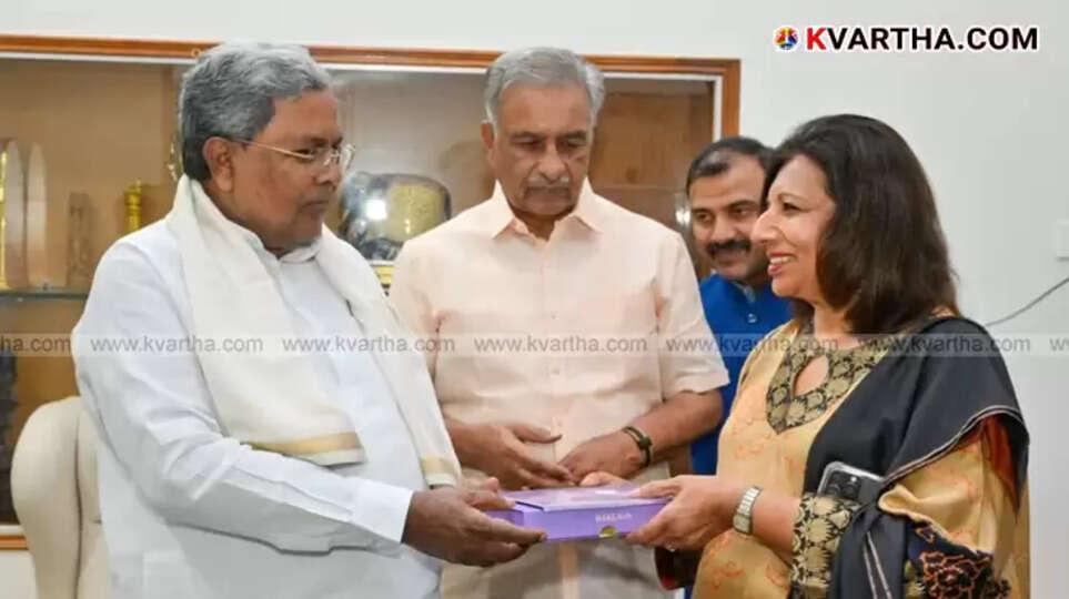 Kiran Mazumdar Shaw meeting CM Siddaramaiah.
