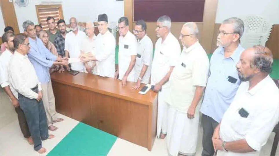 Riyadh KMCC, Hashim family aid, Kannur news, social security, Kerala news, financial assistance, Muslim League, Kerala welfare, community support, KMCC aid