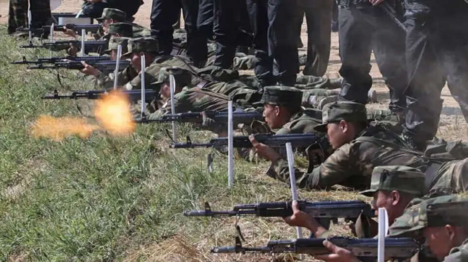 North Korean balloon dumps rubbish on South Korea&rsquo;s presidential compound