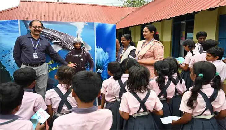 CMFRI conducted a whale shark conservation awareness program in a Kochi school, emphasizing the importance of protecting this endangered species.