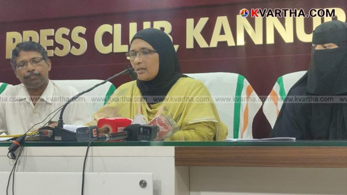 Investors of Aisha Gold protesting at a press conference in Kannur.